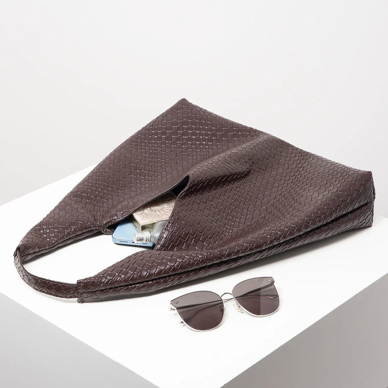 Lightweight woven faux leather shoulder tote bag