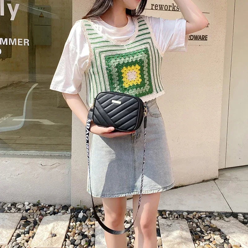 Vintage Quilted Crossbody Bag – Compact Embroidered Shoulder Purse