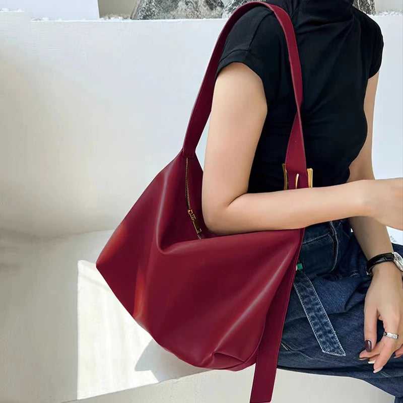 Soft Vegan Leather Shoulder Bag – Spacious Slouchy Tote with Inner Compartments