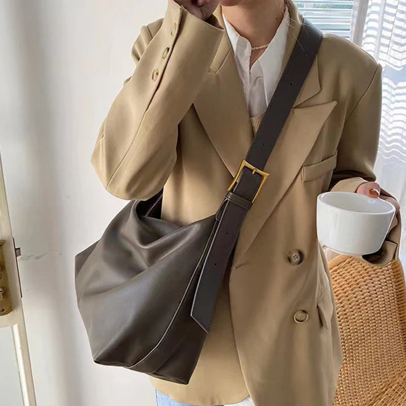 Soft Vegan Leather Shoulder Bag – Spacious Slouchy Tote with Inner Compartments