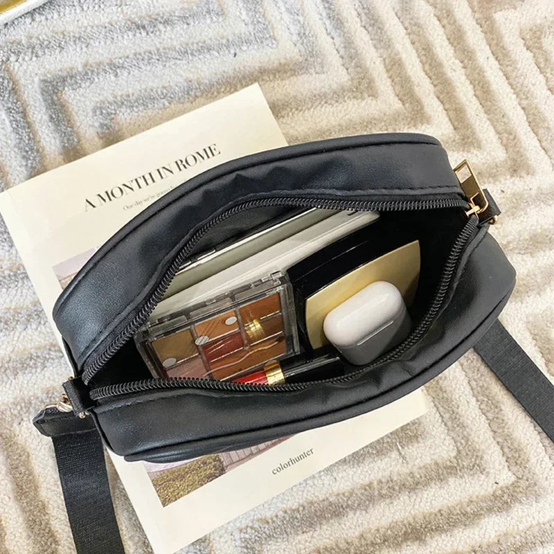 Vintage Quilted Crossbody Bag – Compact Embroidered Shoulder Purse